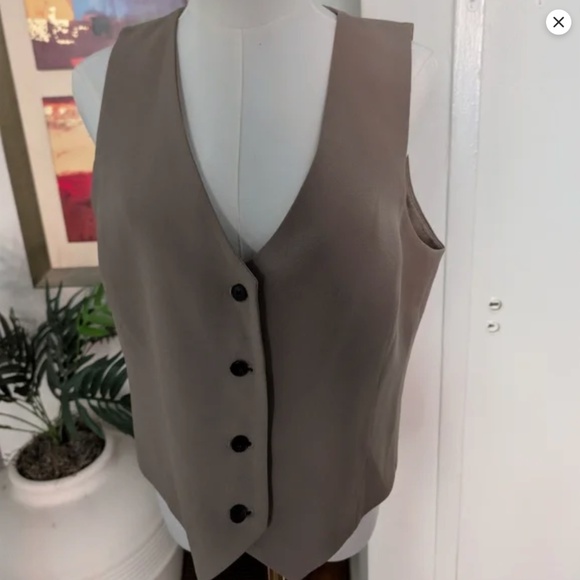 Aritzia Baboon Sun-dried Olive Deniro Vest - Picture 2 of 8